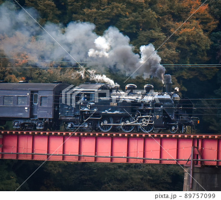 大井川鉄道大井川第一橋梁を渡る蒸気機関車 89757099