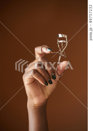Hand with Lash Curler 89757232