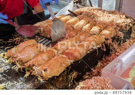 お祭り 出店 お好み焼き 焼きそば 卵焼き 屋台 縁日の写真素材 [89757938] - PIXTA