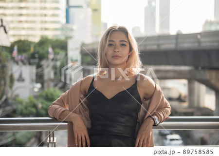 young American attractive model in city at sunset young American attractive model in city at sunset 89758585