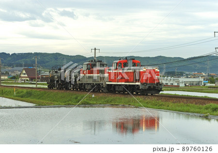 高山本線　越中八尾ー東八尾　JR貨物　DE10-1687（東新潟） 89760126