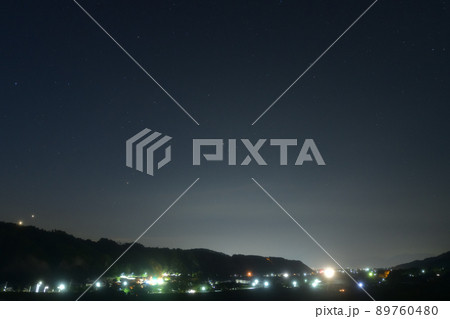 韮崎市円野町、七里岩の上、金生、木星、火星、土星が並ぶ 89760480