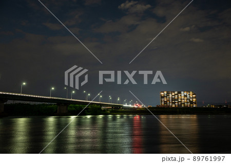 枚方大橋とマンション夜景 枚方大橋とマンション夜景 89761997