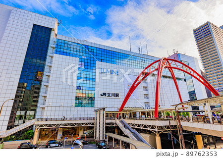 東京 立川市 立川駅北口の都市風景 ペデストリアンデッキとルミネ 立川 東京 立川市 立川駅北口の都市風景 ペデストリアンデッキとルミネ 立川 89762353