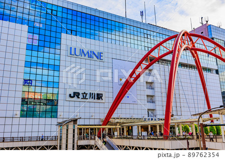 東京 立川市 立川駅北口の都市風景 ペデストリアンデッキとルミネ 立川 東京 立川市 立川駅北口の都市風景 ペデストリアンデッキとルミネ 立川 89762354