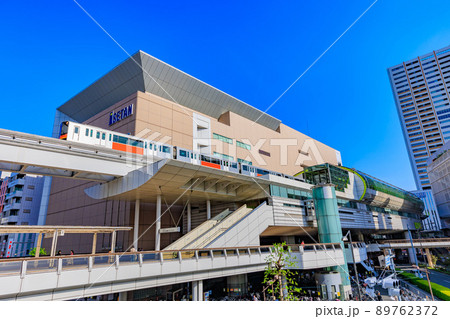 東京 立川市 立川駅北口の都市風景 伊勢丹 立川店と多摩モノレール 東京 立川市 立川駅北口の都市風景 伊勢丹 立川店と多摩モノレール 89762372