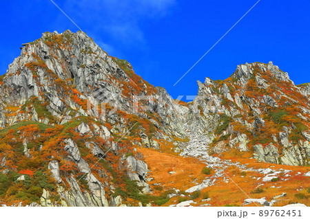 【長野県】紅葉最盛期の駒ヶ岳千畳敷カール（木曽駒ヶ岳） 89762451
