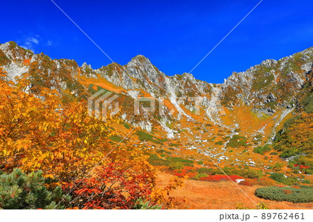 【長野県】紅葉最盛期の駒ヶ岳千畳敷カール（木曽駒ヶ岳） 89762461