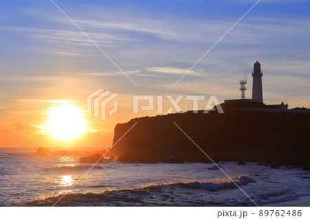 【千葉県】犬吠埼灯台と初日の出 89762486