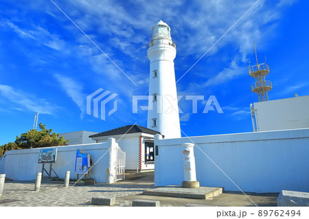 【千葉県】晴天下の犬吠埼灯台と白いポスト 【千葉県】晴天下の犬吠埼灯台と白いポスト 89762494