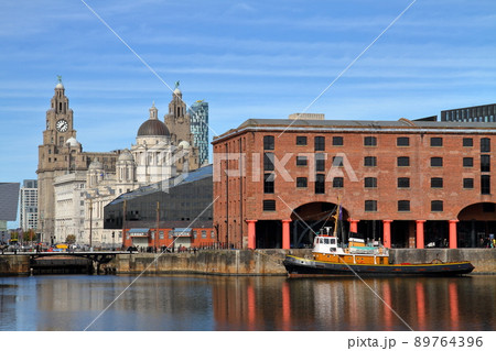 イギリス(UK) 世界遺産登録抹消された海商都市リヴァプール ピアヘッドのアルバートドックと三美神 89764396