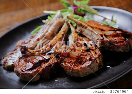 香ばしくて美味しい北海道のラムチョップ 89764964
