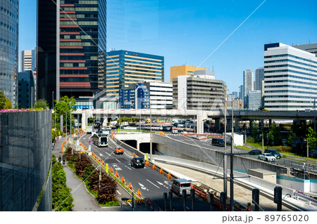 変わり続ける東京 歩道橋越しに見る工事中の環二通り汐留ランプ 2022.04 変わり続ける東京 歩道橋越しに見る工事中の環二通り汐留ランプ 2022.04 89765020