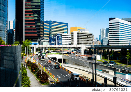 変わり続ける東京 歩道橋越しに見る工事中の環二通り汐留ランプ 2022.04 高彩度コントラスト 変わり続ける東京 歩道橋越しに見る工事中の環二通り汐留ランプ 2022.04 高彩度コントラスト 89765021