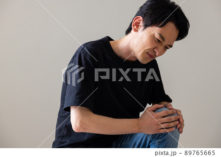 男性　肩こり 89765665