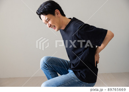 男性　肩こり 89765669