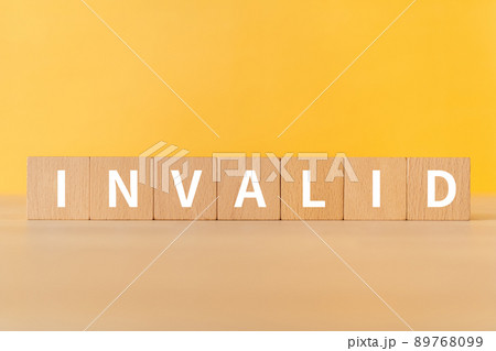 無効のイメージ｜「INVALID」と書かれた積み木 89768099