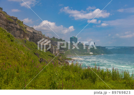 Niagara Falls, United States - August 26, 2021: Niagara Falls, group of three waterfalls at the southern end of Niagara Gorge, spanning the border between Ontario, Canada and New York, United States Niagara Falls, United States - August 26, 2021: Niagara Falls, group of three waterfalls at the southern end of Niagara Gorge, spanning the border between Ontario, Canada and New York, United States 89769823