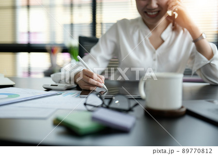 Close up business woman hand holding stylus pen and digital tablet for planning working schedule in office Close up business woman hand holding stylus pen and digital tablet for planning working schedule in office 89770812