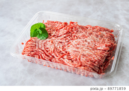 パックに入った牛豚合挽き肉 89771859