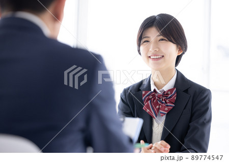 高校生面談 先生とお話しする生徒 高校生面談 先生とお話しする生徒 89774547