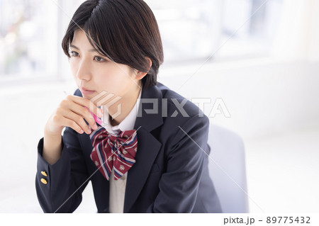 女子高生 勉強する女子高生 女子高生 勉強する女子高生 89775432