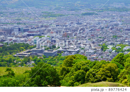 大パノラマ・五月の若草山県庁方面 89776424