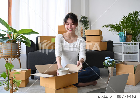 Young start up small business entrepreneur preparing parcel boxes for delivery 89776462