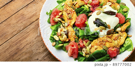 Salad with chicken and grapefruit Salad with chicken and grapefruit 89777002