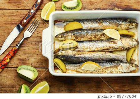 Pelengas fried with lime and kiwi. Pelengas fried with lime and kiwi. 89777004
