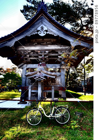 自転車と門がある風景 自転車と門がある風景 89778956