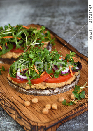Vegetarian sandwich with microgreen 89781547