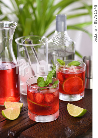 Refreshing cocktail strawberry mojito 89781548