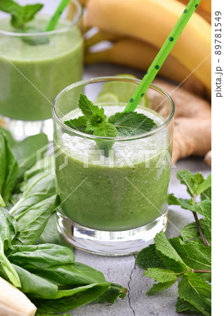 Spinach detox drink Spinach detox drink 89781549