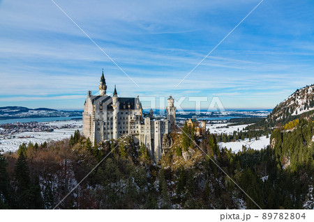ドイツ ペラート峡谷にかかるマリエン橋から望むノイシュヴァンシュタイン城 ドイツ ペラート峡谷にかかるマリエン橋から望むノイシュヴァンシュタイン城 89782804