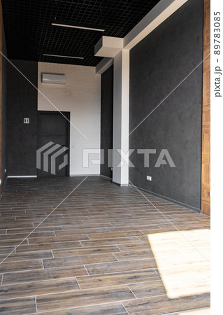 Blank walls in empty loft style industrial office Blank walls in empty loft style industrial office 89783085
