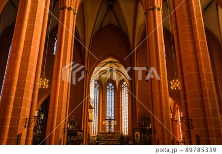 ドイツ　フランクフルト・アム・マインのカイザードームの聖堂内 89785339