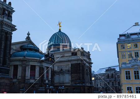 ドイツ　ドレスデンの旧市街の街並み 89785461