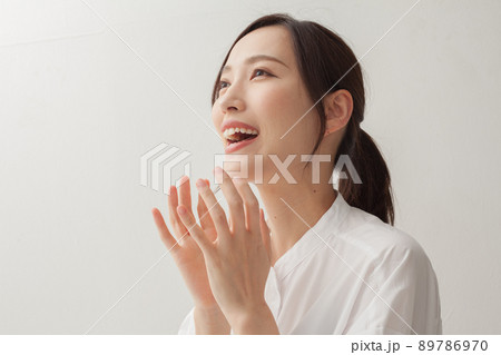 日本人女性のポートレート 89786970