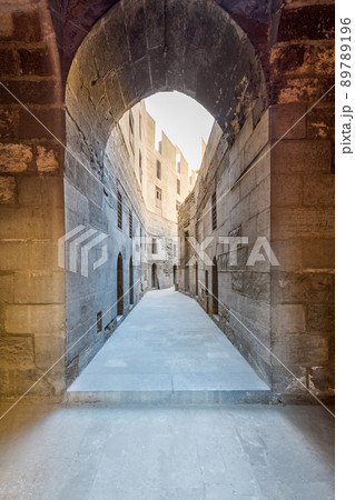 Narrow passage with old grunge stone walls, Cairo, Egypt 89789196