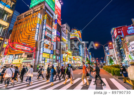 日本の東京都市景観 5月。3年ぶり、行動制限がないGWが終わったが…歌舞伎町は多くの人出=11日 日本の東京都市景観 5月。3年ぶり、行動制限がないGWが終わったが…歌舞伎町は多くの人出=11日 89790730
