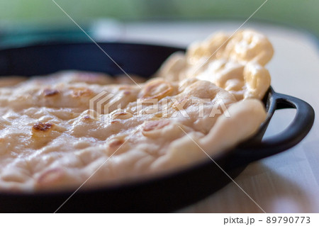 屋外で作ったナン 89790773