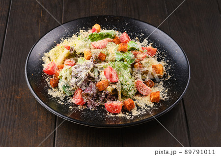 Caesar salad with fresh vegetables and croutons Caesar salad with fresh vegetables and croutons 89791011