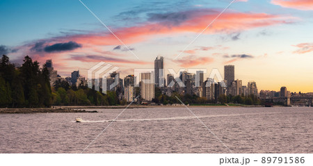 Modern City, Buildings, beach and Burrard Bridge in False Creek on the West Coast of Pacific Ocean Modern City, Buildings, beach and Burrard Bridge in False Creek on the West Coast of Pacific Ocean 89791586