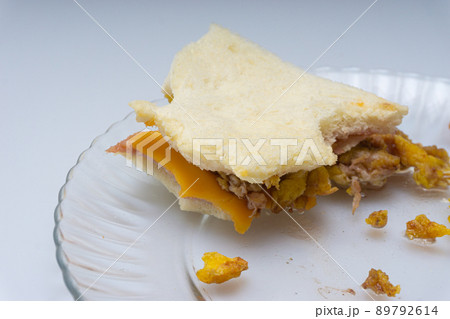 食パン パン 食べ物 89792614