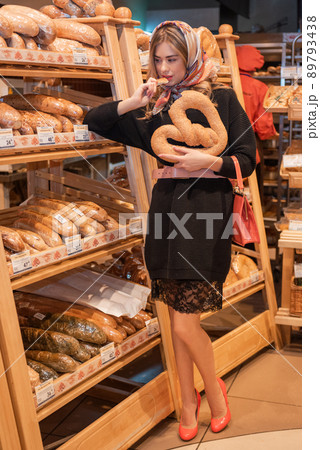 Pretty woman in the bread depatment 89793438