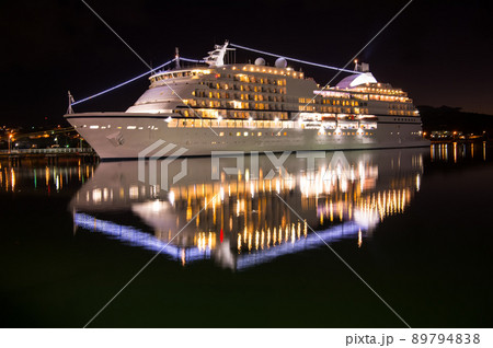 Big luxury cruise ship st night 89794838