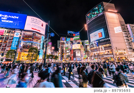 日本の東京都市景観 5月。3年ぶり、行動制限がないGWが終わったが…渋谷は多くの人出＝11日 89795693
