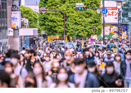日本の東京都市景観 5月。3年ぶり、行動制限がないGWが終わったが…渋谷は多くの人出＝11日 89796207