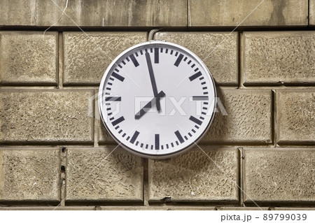 Clock at a Station 89799039